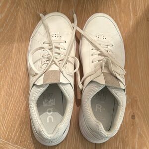 On cloud leather sneakers